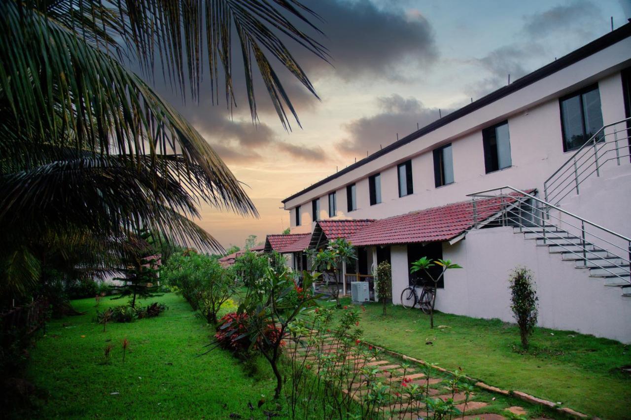 Sterling Banashree Badami Hotel Exterior photo