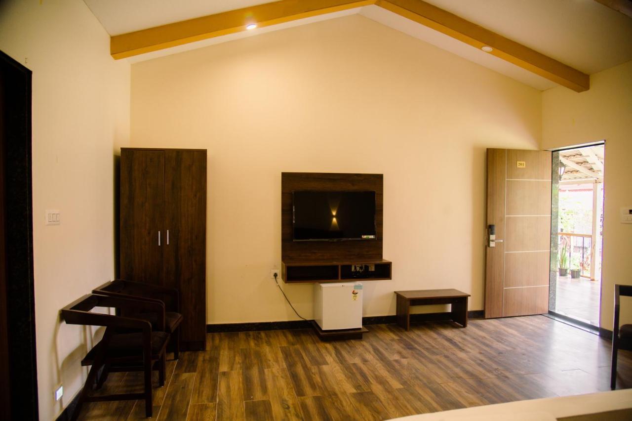 Sterling Banashree Badami Hotel Exterior photo