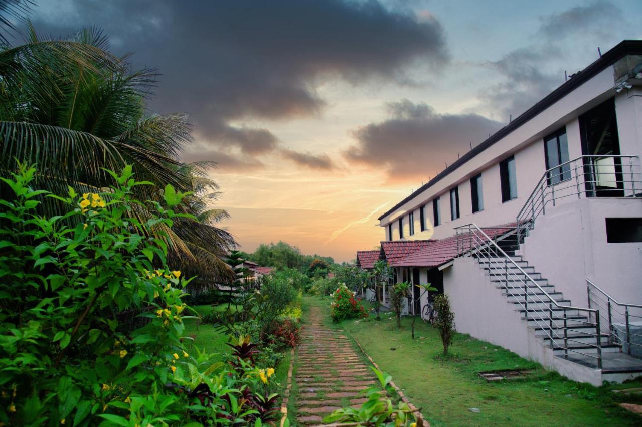 Sterling Banashree Badami Hotel Exterior photo