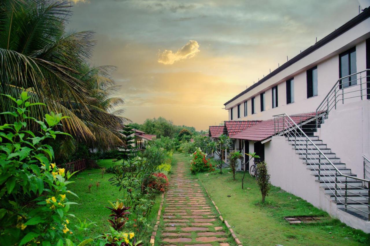 Sterling Banashree Badami Hotel Exterior photo