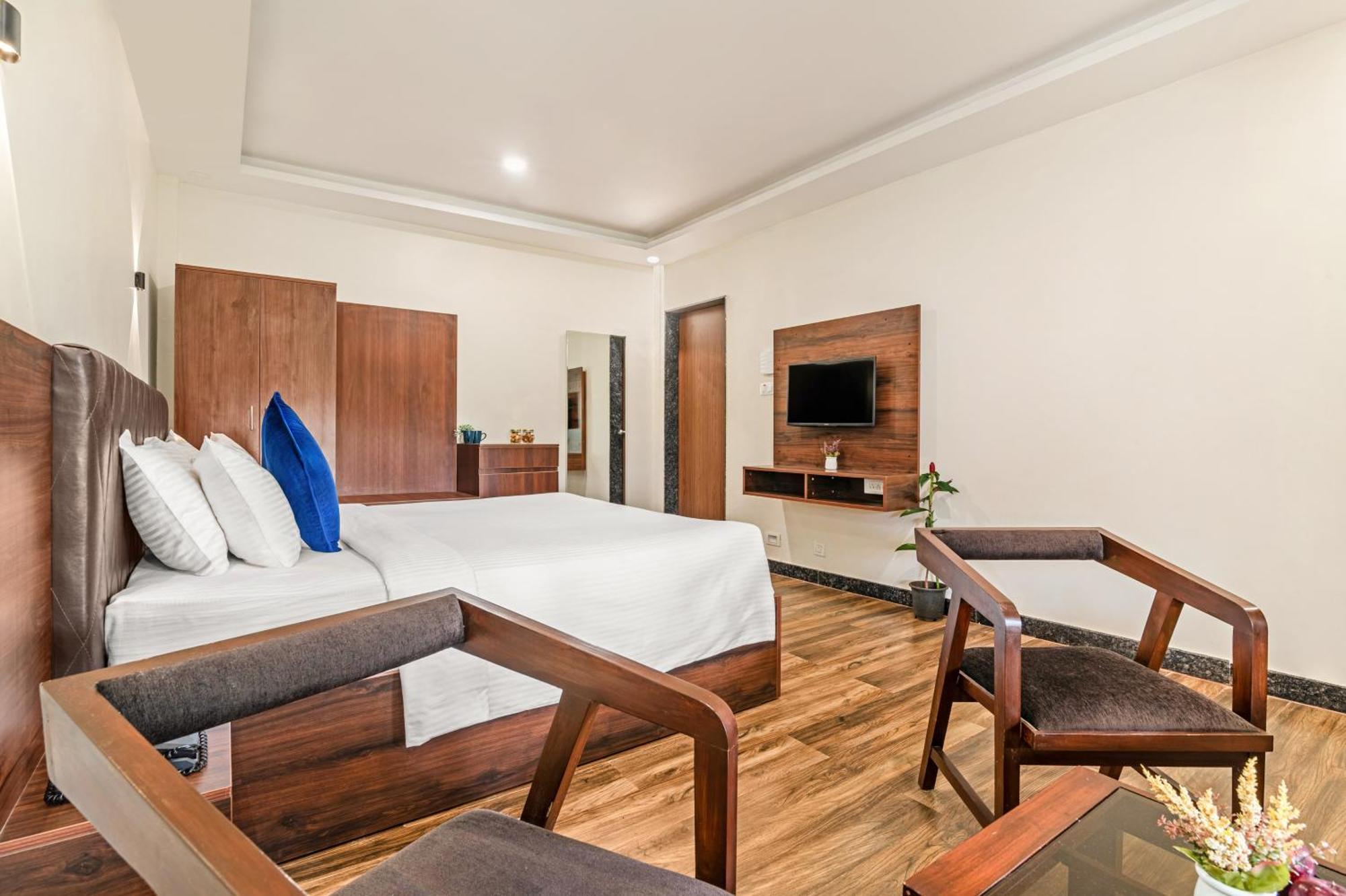 Sterling Banashree Badami Hotel Exterior photo
