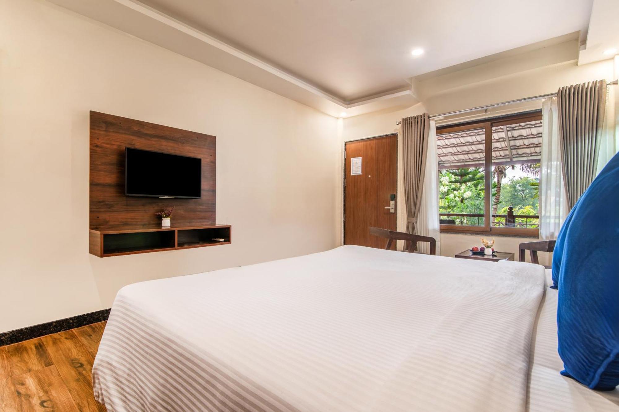 Sterling Banashree Badami Hotel Exterior photo