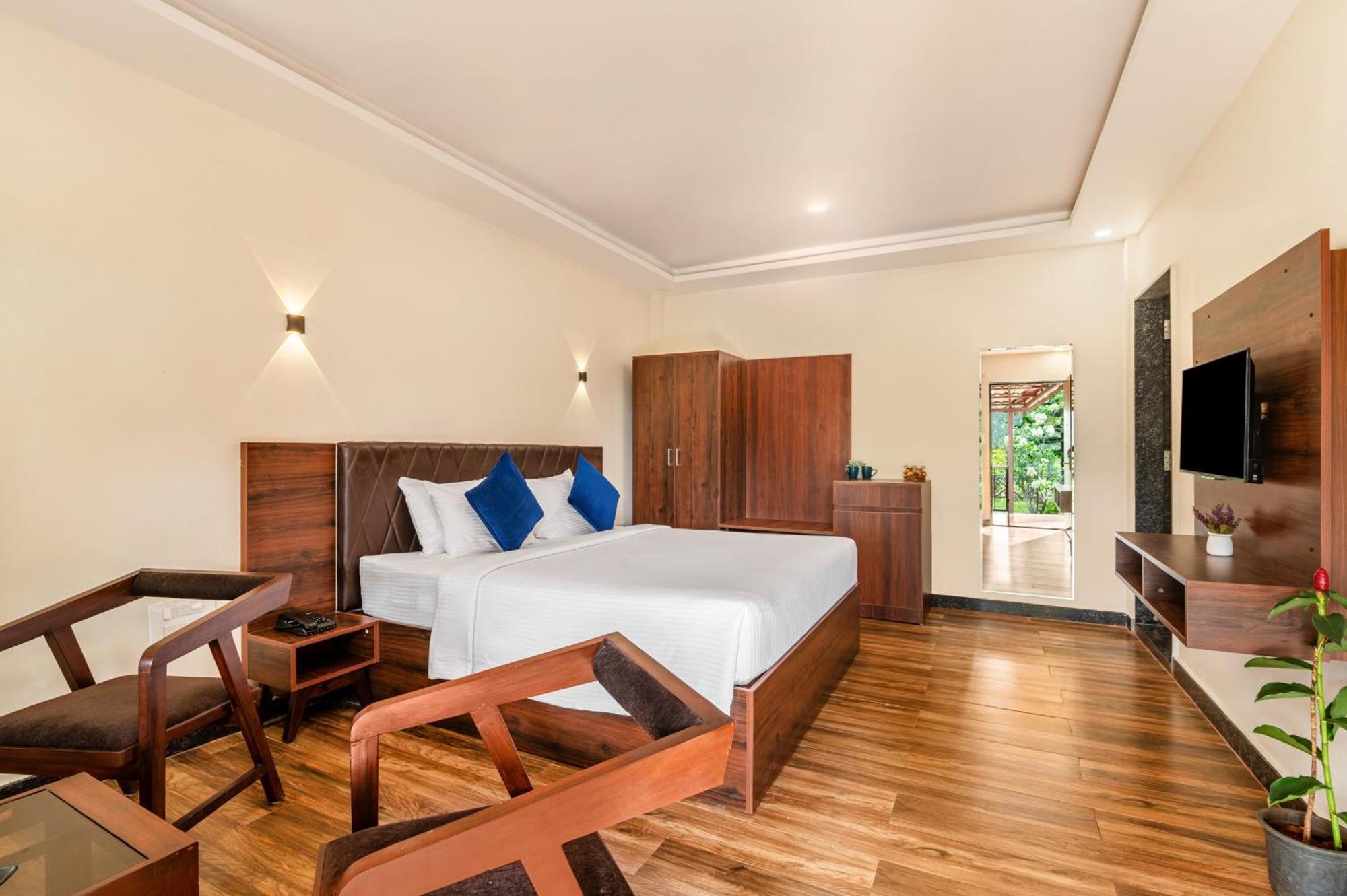 Sterling Banashree Badami Hotel Exterior photo