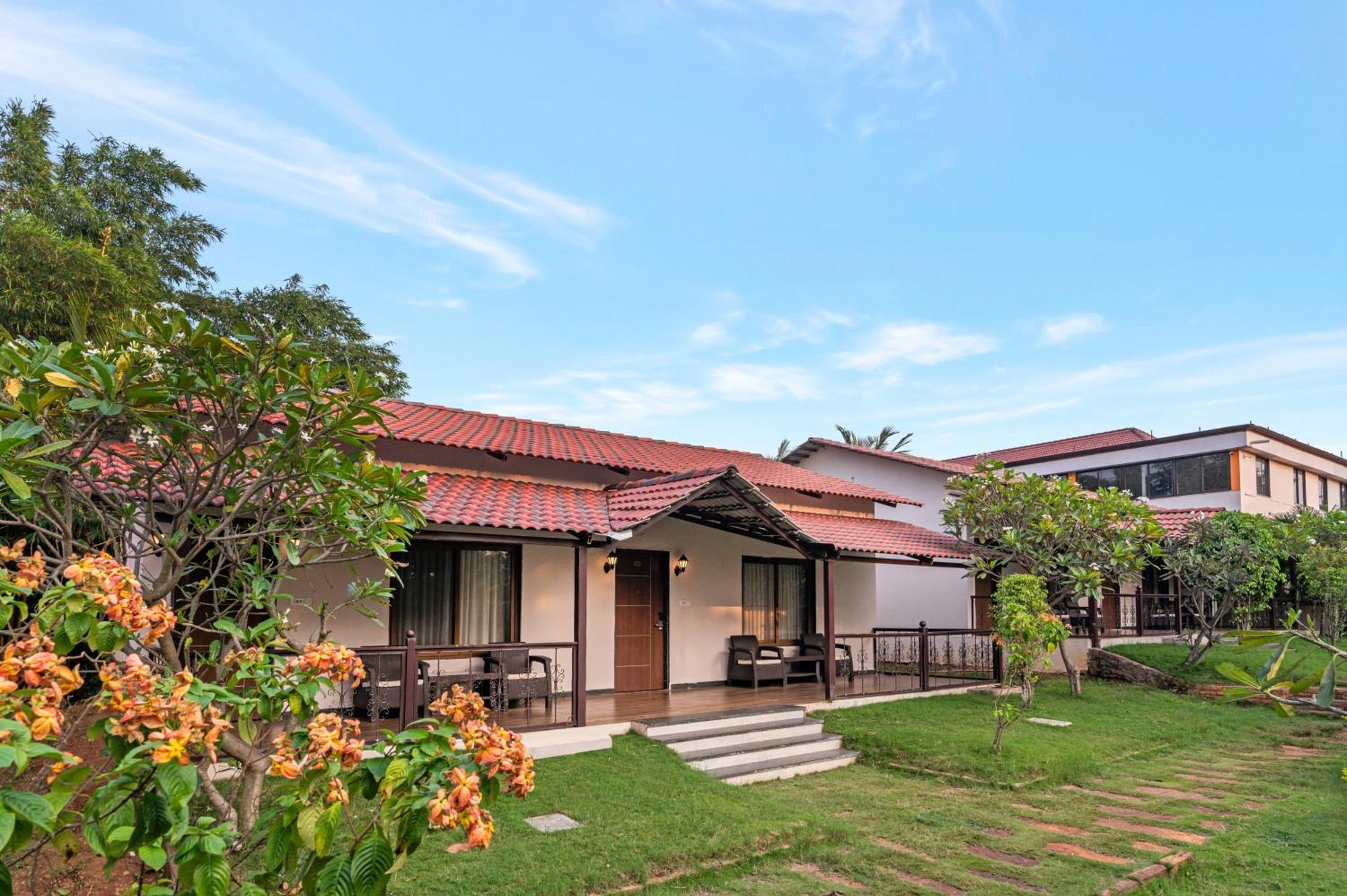 Sterling Banashree Badami Hotel Exterior photo