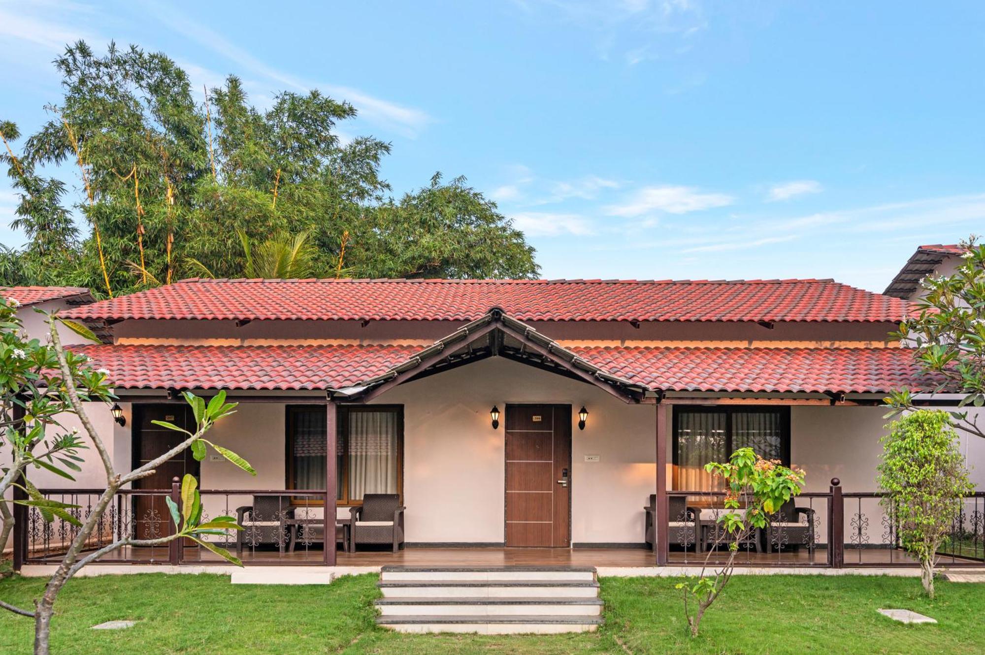 Sterling Banashree Badami Hotel Exterior photo